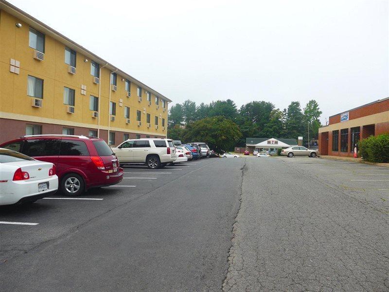 Super 8 By Wyndham Charlottesville Exteriér fotografie