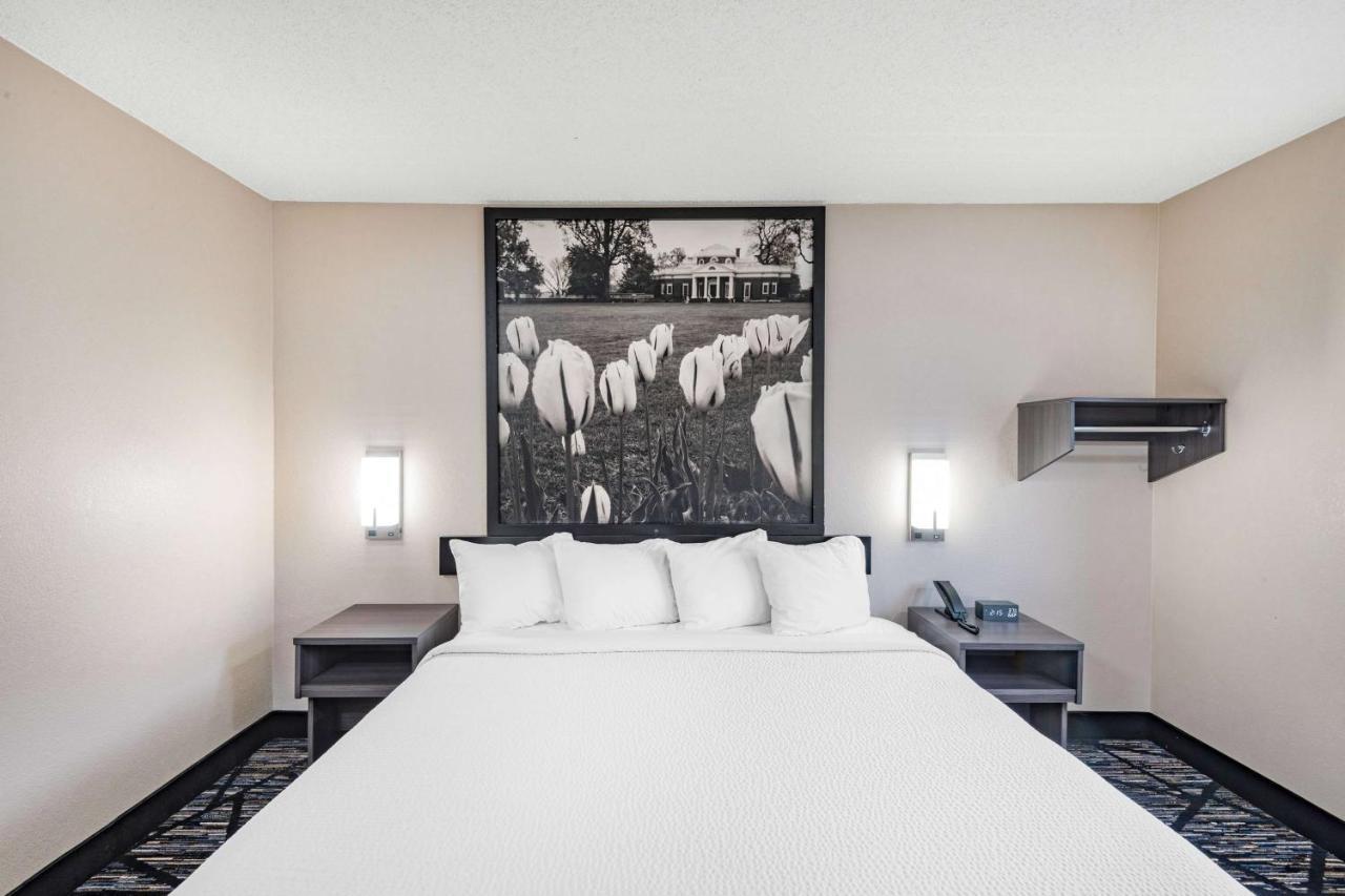 Super 8 By Wyndham Charlottesville Exteriér fotografie
